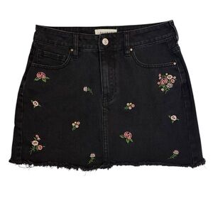 PacSun Black Floral Embroidered Denim Mini Skirt Size 26